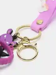 Белый брелок для ключей и рюкзака