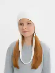 Слоновая кость детская шапка демисезонная на завязках
