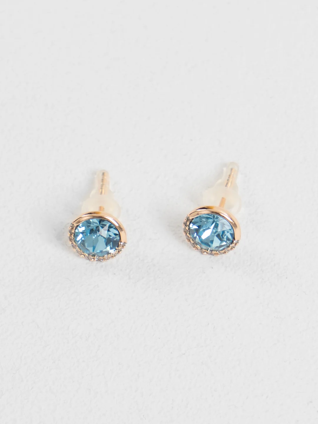 Небесно-голубой серьги-гвоздики с крупным камнем Swarovski