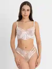 Белый комплект кружевного нижнего белья