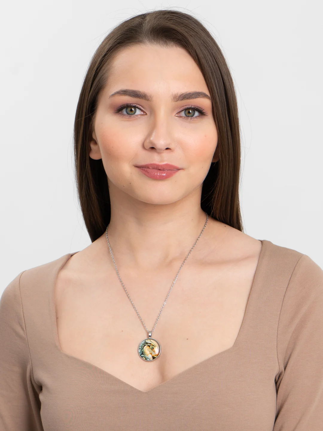 Кулон на цепочке с изображением дракона, символ года