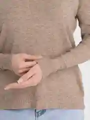 Бежевый меланж свитер женский