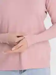 Розовый свитер женский