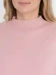 Розовый свитер женский