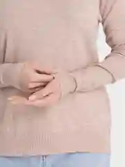 Светло-бежевый свитер женский