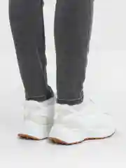 Белый кроссовки женские утепленные, высокие