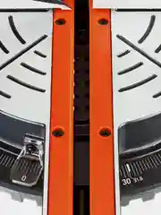 Пила торцовочная с протяжкой ЗУБР ЗПТ-210-1600 ПЛ, 1600 Вт, d 210 х 30 мм