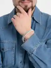 Белый мужской металлический браслет
