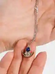 Цепочка с кулоном "Космонавт на луне"