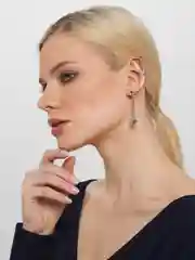 Белый серьга-кафф с бабочками и цепочкой в корейском стиле
