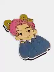 Розовый значок на одежду "BTS", пин на булавке деревянный, на сумку, на шоппер