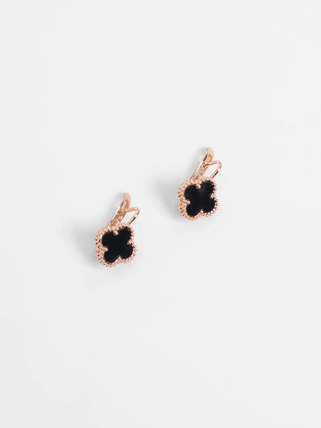 Черный серьги "Клевер" Fallon Jewelry из гипоаллергенного медицинского сплава