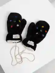Теплые зимние варежки с пуговками