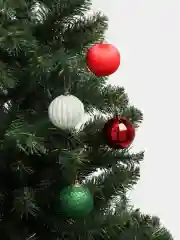 Набор елочных украшений в коробке, шары, шишки, подарки, новогодние игрушки на елку