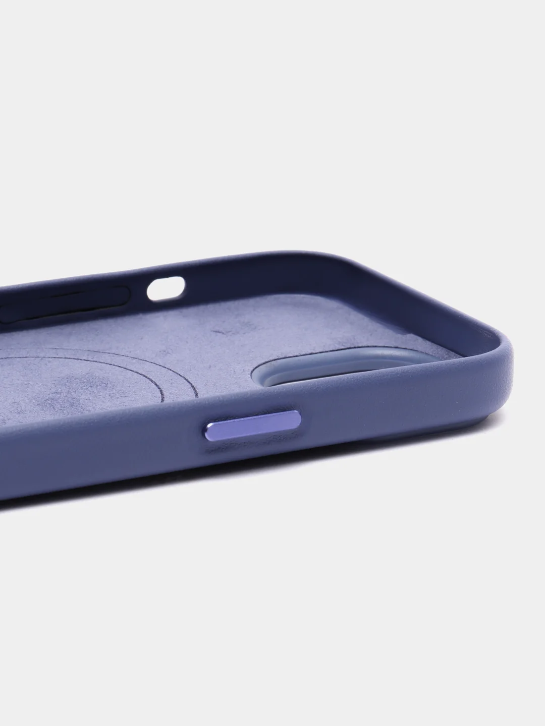 Лавандовый кожаный чехол с MagSafe и анимацией подключения для iPhone 15