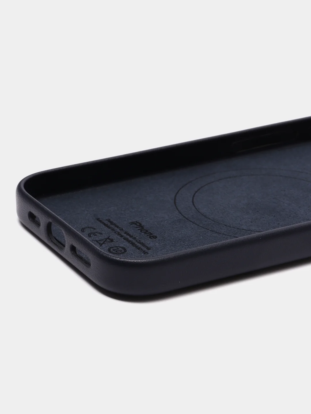 Фиолетовый кожаный чехол с MagSafe и анимацией подключения для iPhone 15