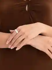 Белый кольцо керамическое XUPING, резное переливающееся