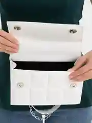 Белый сумка женская через плечо, с цепочкой