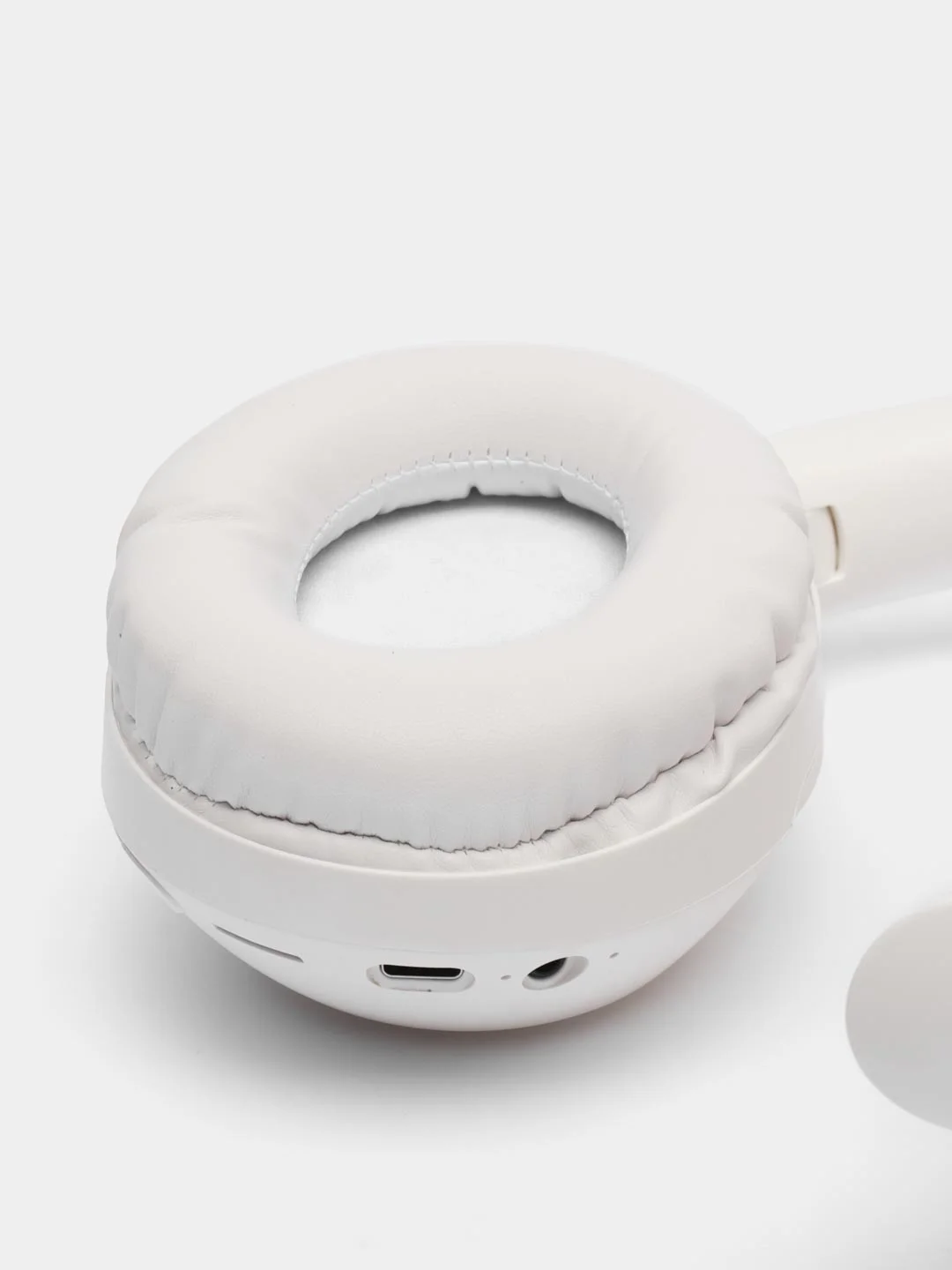 Белый наушники JBL Tune 900BT - беспроводные блютус, полноразмерные, с микрофоном