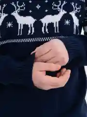 Темно-синий свитер новогодний мужской, с оленями