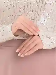 Белый женский топ с пайетками