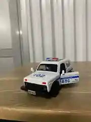 Бежевый металлическая  машинка Нива