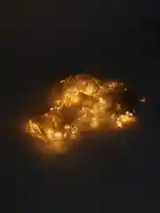 Желтый гирлянда-сетка, провода прозрачные, желтый свет, 2 х 2 и 3 х 2