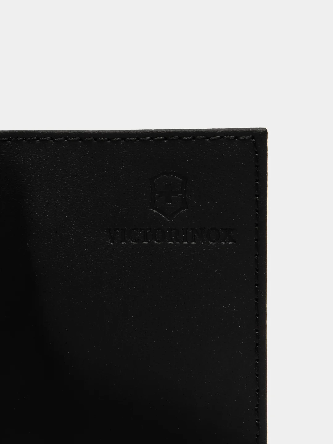 Чехол-визитница Victorinox SwissCard, кожа натуральная, черный