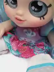 Багровый кукла музыкальная с сюрпризом Kindi Kids (Кинди Кидс) Dessert Girl, с аксессуарами
