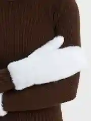 Белый варежки женские