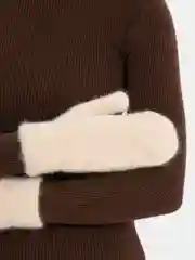 Бежевый варежки женские
