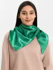 Зеленый платок атласный