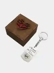 Брелок для ключей с гравировкой, в деревянной подарочной коробке