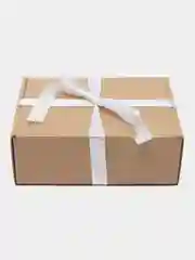 Белый коробка для подарков 24х18х8,5см подарочная с бумажным наполнителем, атласной лентой и без