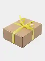Желтый коробка для подарков 24х18х8,5см подарочная с бумажным наполнителем, атласной лентой и без
