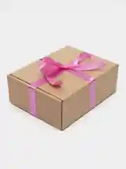 Фуксия коробка для подарков 24х18х8,5см подарочная с бумажным наполнителем, атласной лентой и без