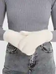 Белый варежки женские