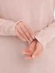Бежевый свитер с горлом
