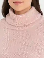 Бежевый свитер с горлом