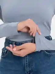 Голубой лонгслив женский
