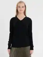 Белый свитер с V вырезом