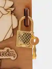 Золотой копилка деревянная