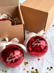 Красный подарочная коробка с пожеланием, елочная игрушка