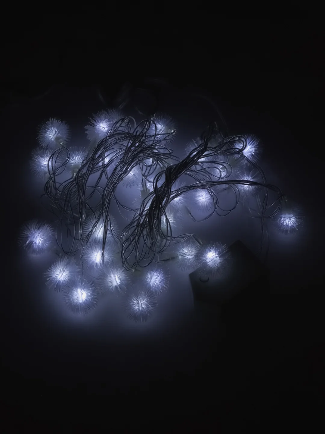 Гирлянда-нить с насадками "Ёжики белые", 5 м, IP20, 30 LED, тёплое белое, 8 режимов, 220 В