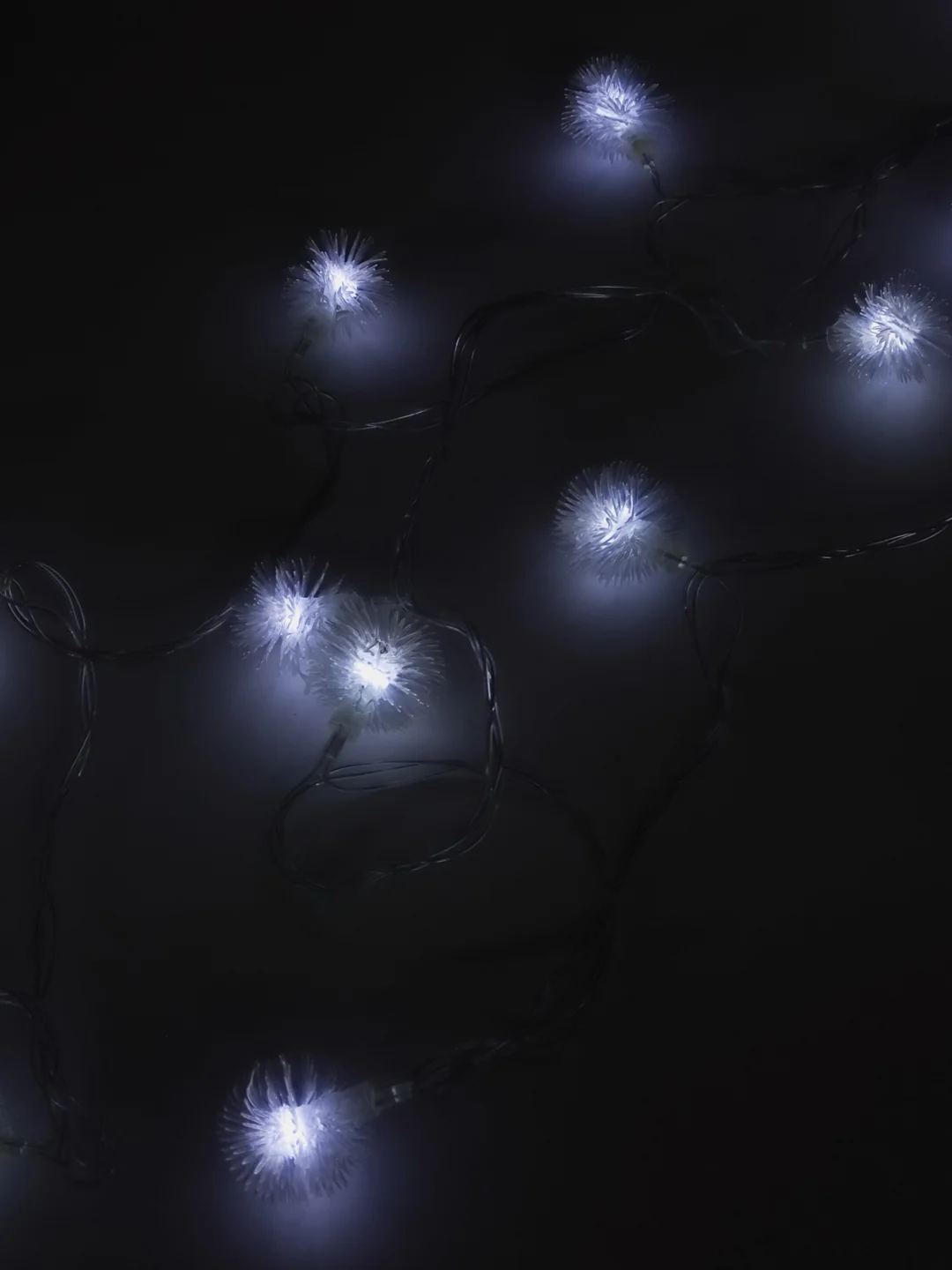 Гирлянда-нить с насадками "Ёжики белые", 5 м, IP20, 30 LED, тёплое белое, 8 режимов, 220 В