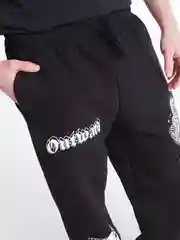 Черный брюки ТВОЕ оверсайз теплые с принтом