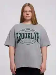 Футболка ТВОЕ свободная plus size из хлопка с надписью brooklyn