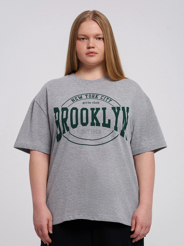 Футболка ТВОЕ свободная plus size из хлопка с надписью brooklyn