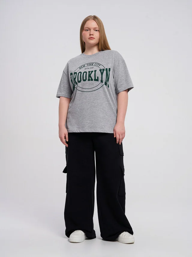 Серый меланж футболка ТВОЕ свободная plus size из хлопка с надписью brooklyn