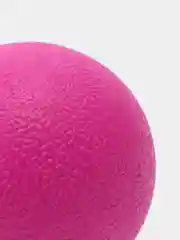 Розовый мяч массажный